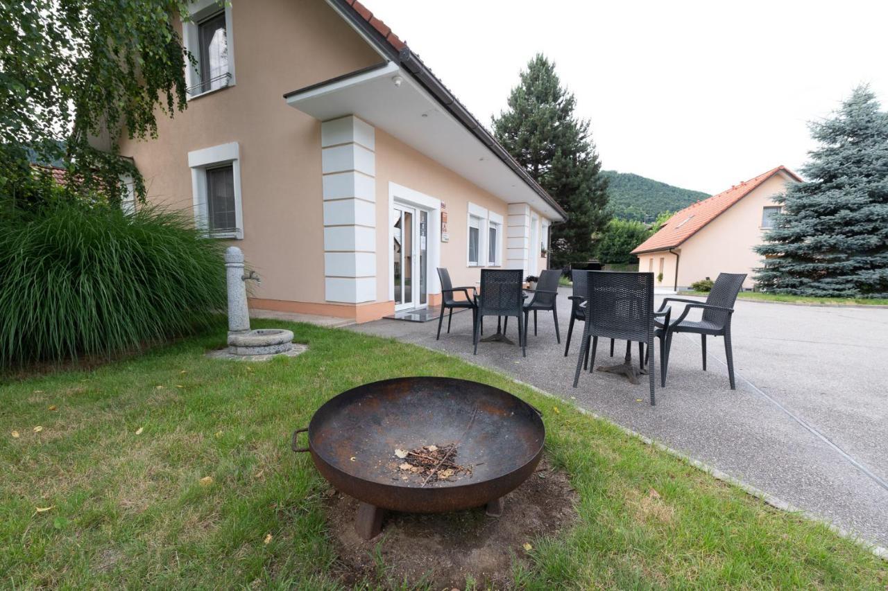 Apartmaji In Sobe Ramar Straza Экстерьер фото