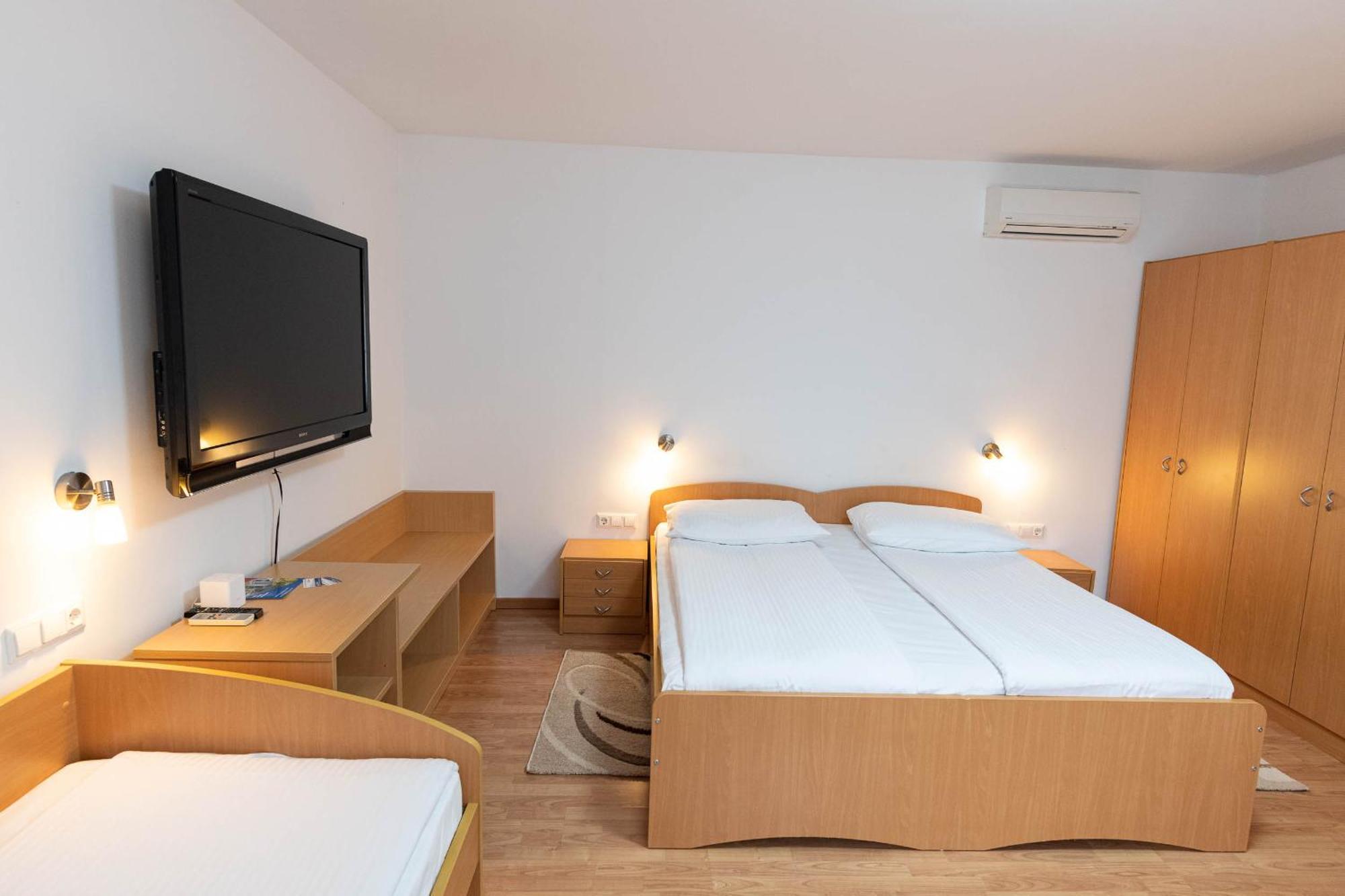 Apartmaji In Sobe Ramar Straza Экстерьер фото