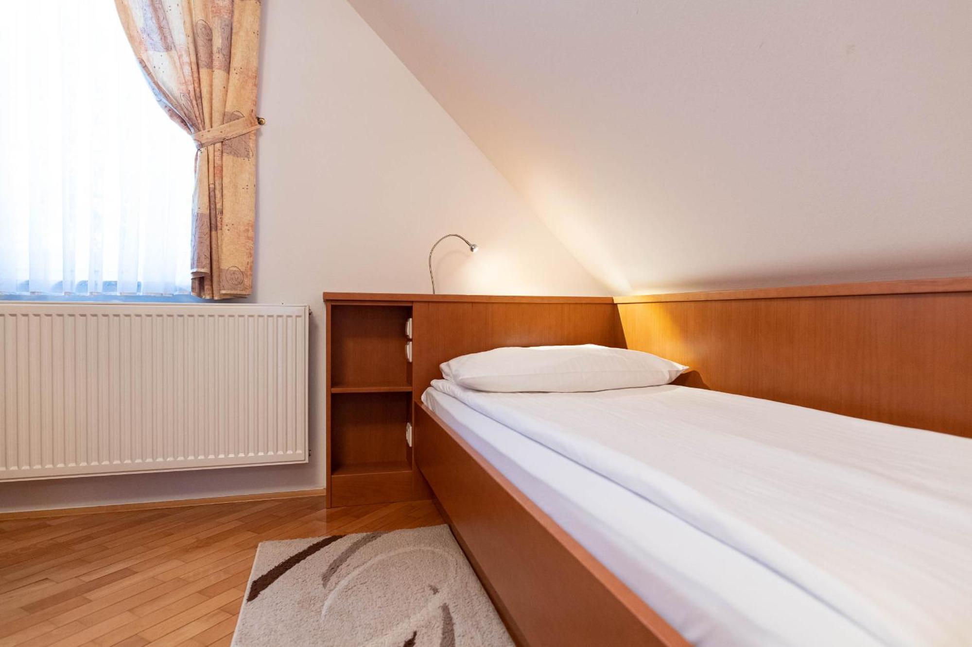 Apartmaji In Sobe Ramar Straza Экстерьер фото