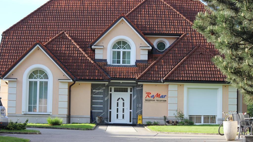 Apartmaji In Sobe Ramar Straza Экстерьер фото